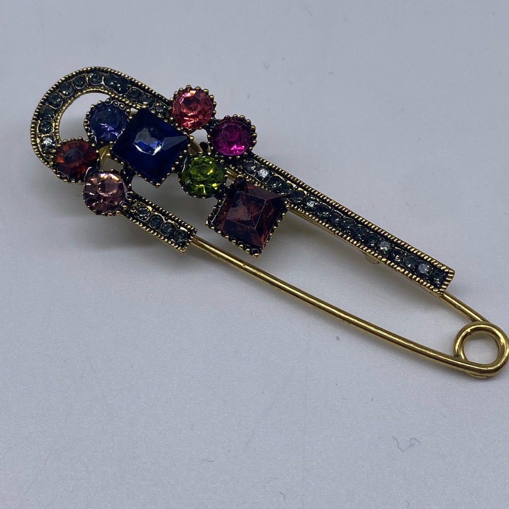 Elegant Multicolor Gemstone Brooch